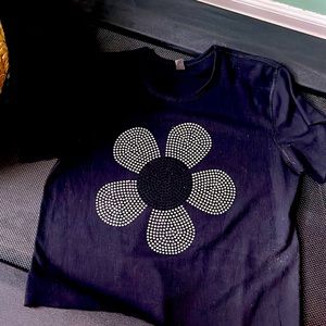 NWOT daisy “bling” black tee